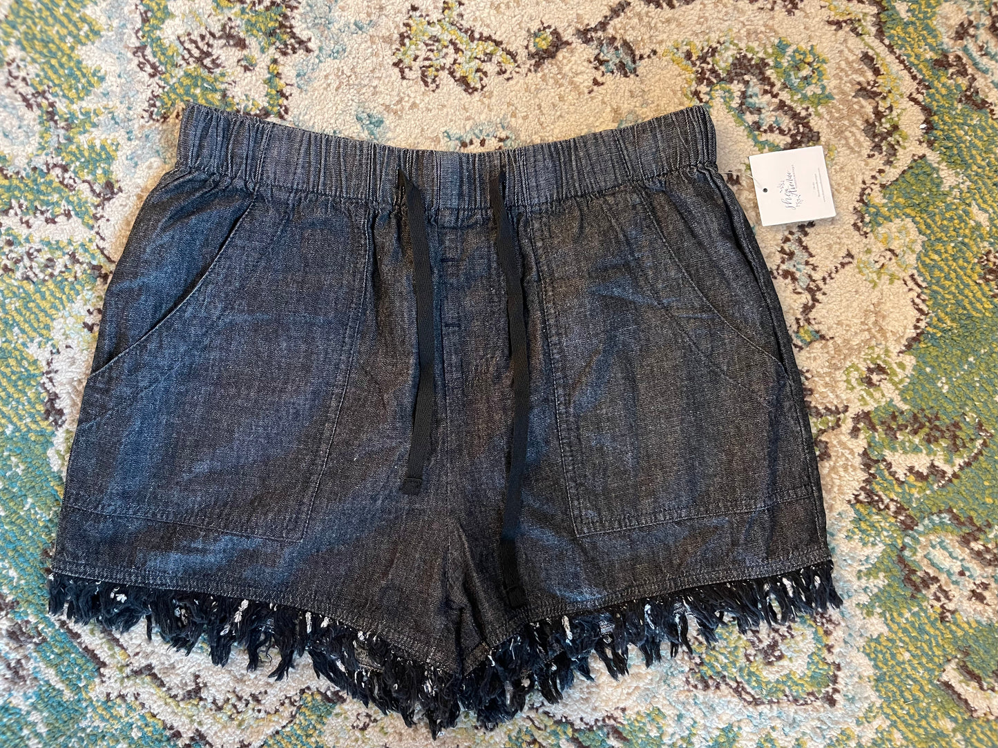 Trip for two frayed pull on shorts