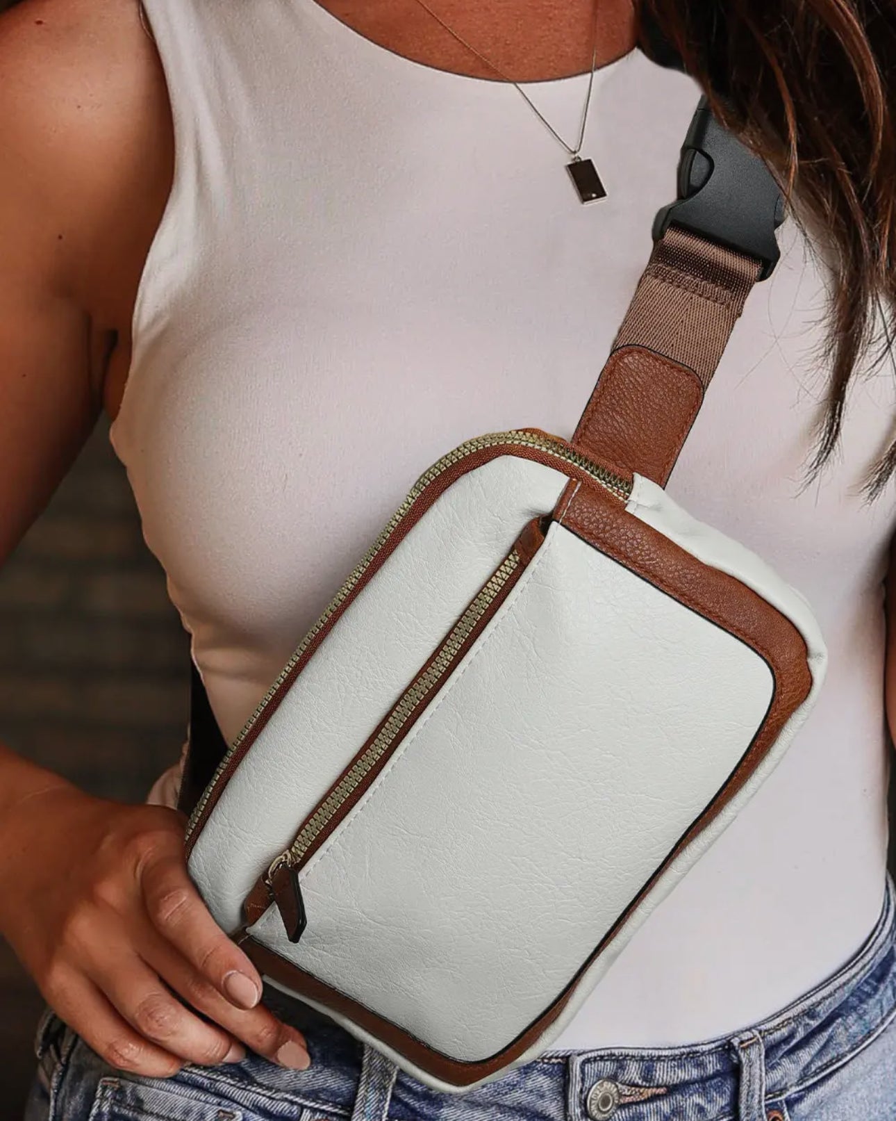 Adjustable strap crossbody bag