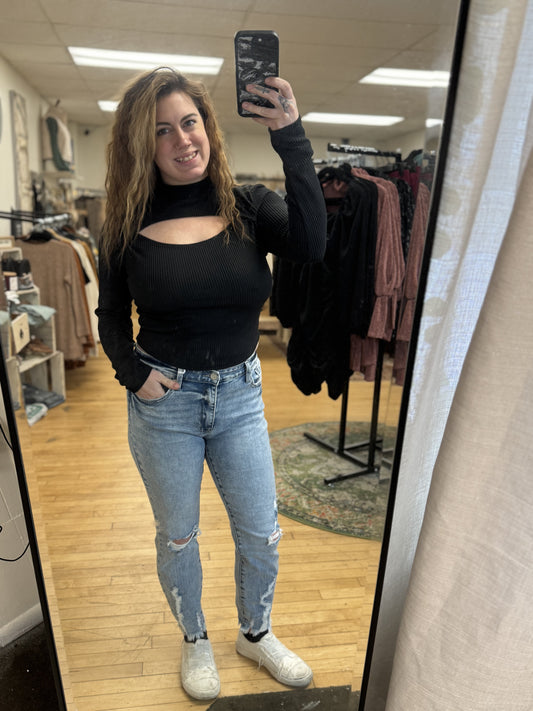 Destroyed mid rise ankle skinny