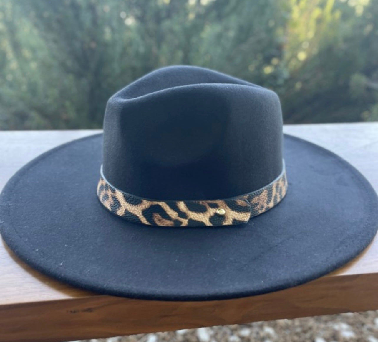 Leopard belt buckle hat